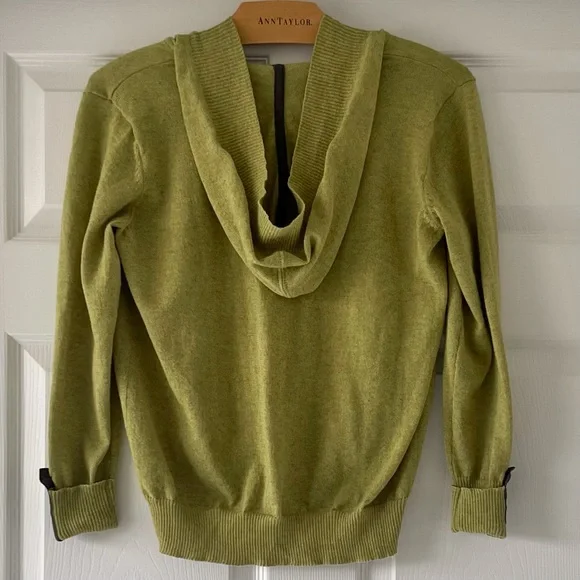 CAbi Green Knit Button Front Long Sleeve Cardigan w/Hood & Tulip Hem M (Women’s) - Picture 2 of 10